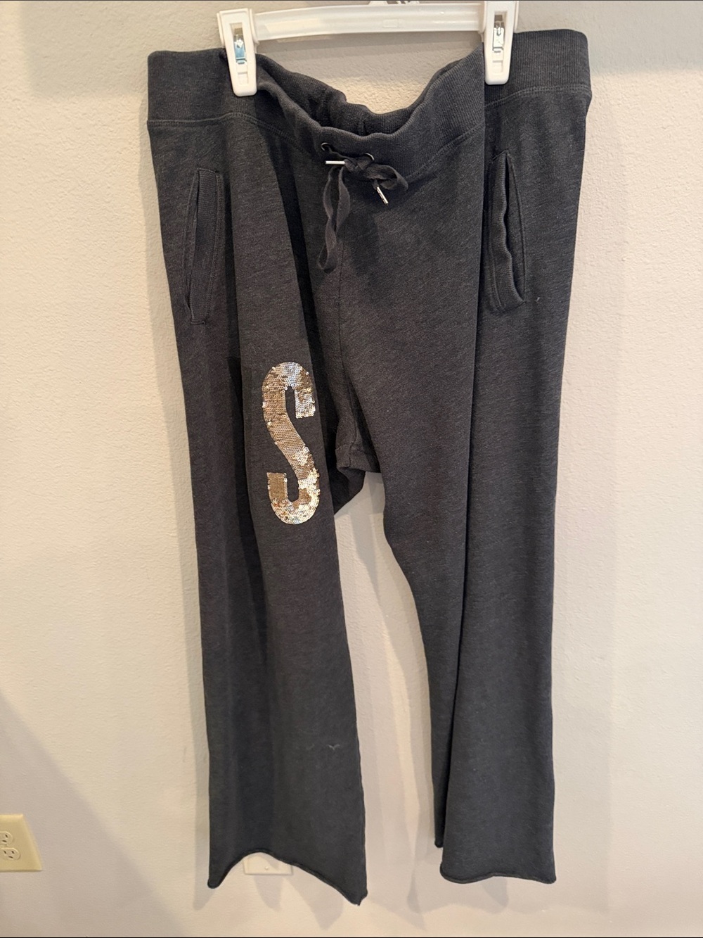 Dark Gray Sweatpants with Sequin Accent
Women xl long
